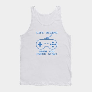 Life begins when you press start Tank Top